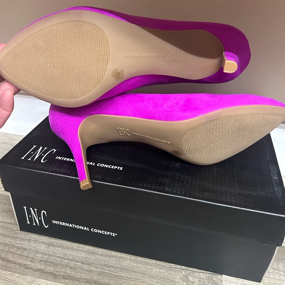 NWTB, INC International Concepts Magenta, Velvet Stunning, Statement Heels, Sz 8 - Picture 8 of 8